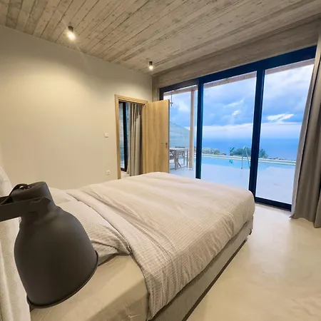 Sea View With Private Swimming Pool וילה *