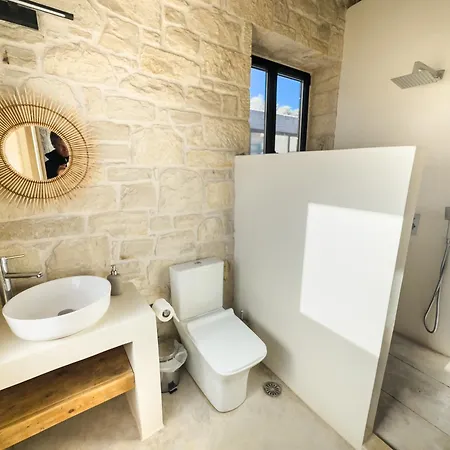 Sea View With Private Swimming Pool * הרקליון